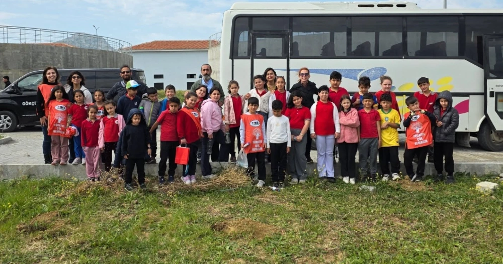 Gökçeada Belediyesi ve TEMA Vakfı, 5 Aralık Dünya Toprak Günü’nde başlatılan meşe palamudu yetiştirme projesini fidan dikimiyle taçlandırdı. Çocuklar doğaya sahip çıktı. Gökçeada Haberler