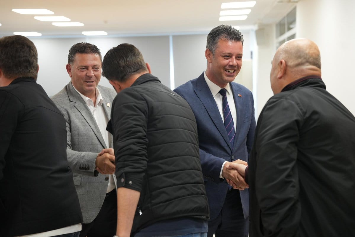 Başkan Sarıkurt’tan Belediye Personeline Anlamlı Bayram Ziyareti