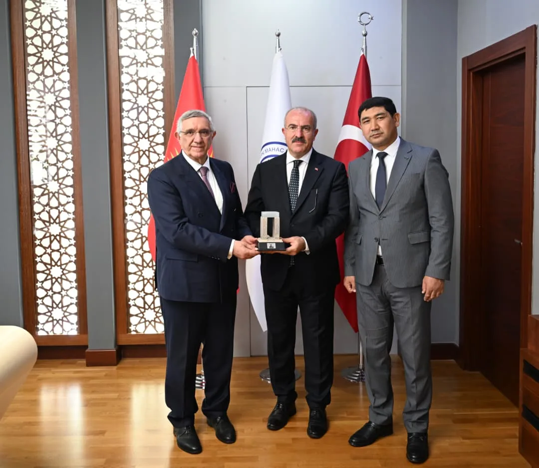 Vali Toraman, Manas Üniversitesi Rektörü Ceylan’ı Ziyaret Etti