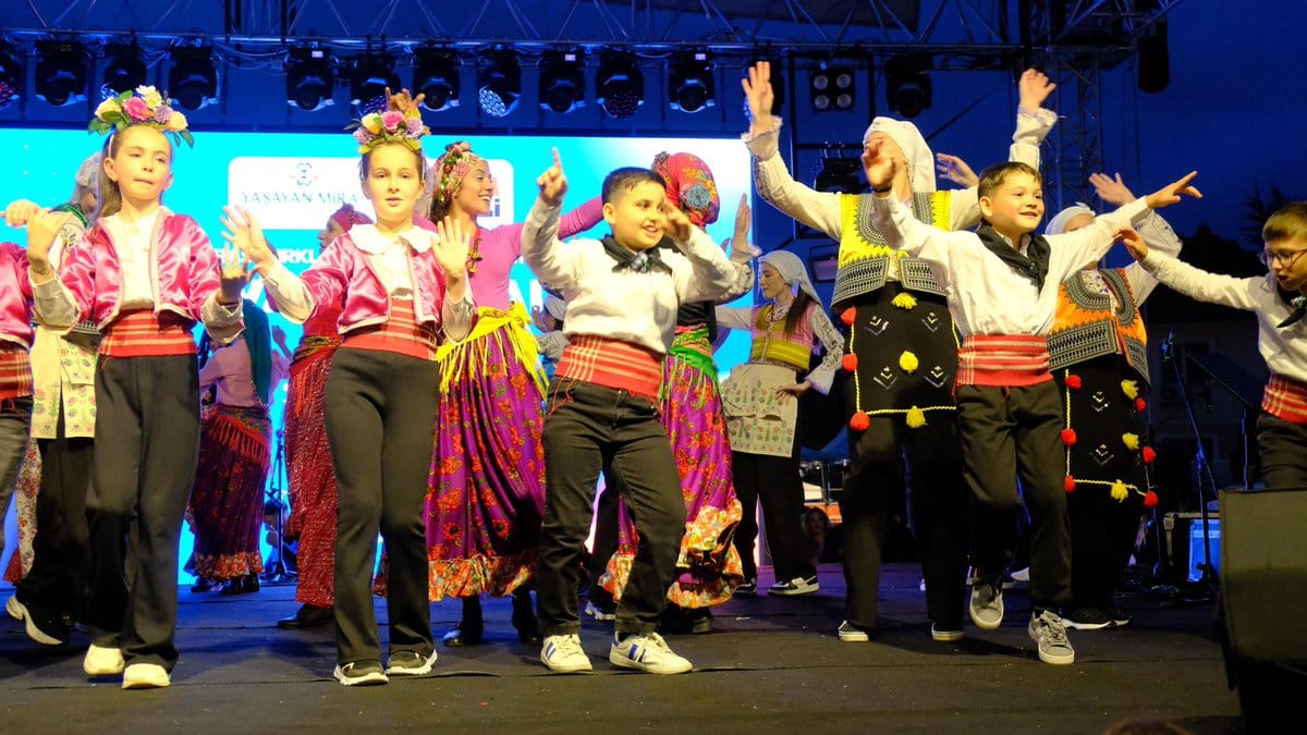 Kırklareli’de Karagöz Festivali’nde Büyüleyici Gösteri