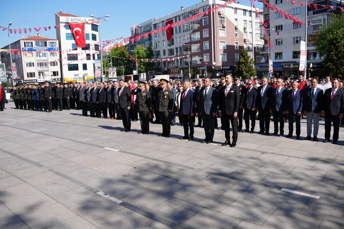 Atatürk Anıtı’nda Coşkulu 19 Mayıs Kutlaması