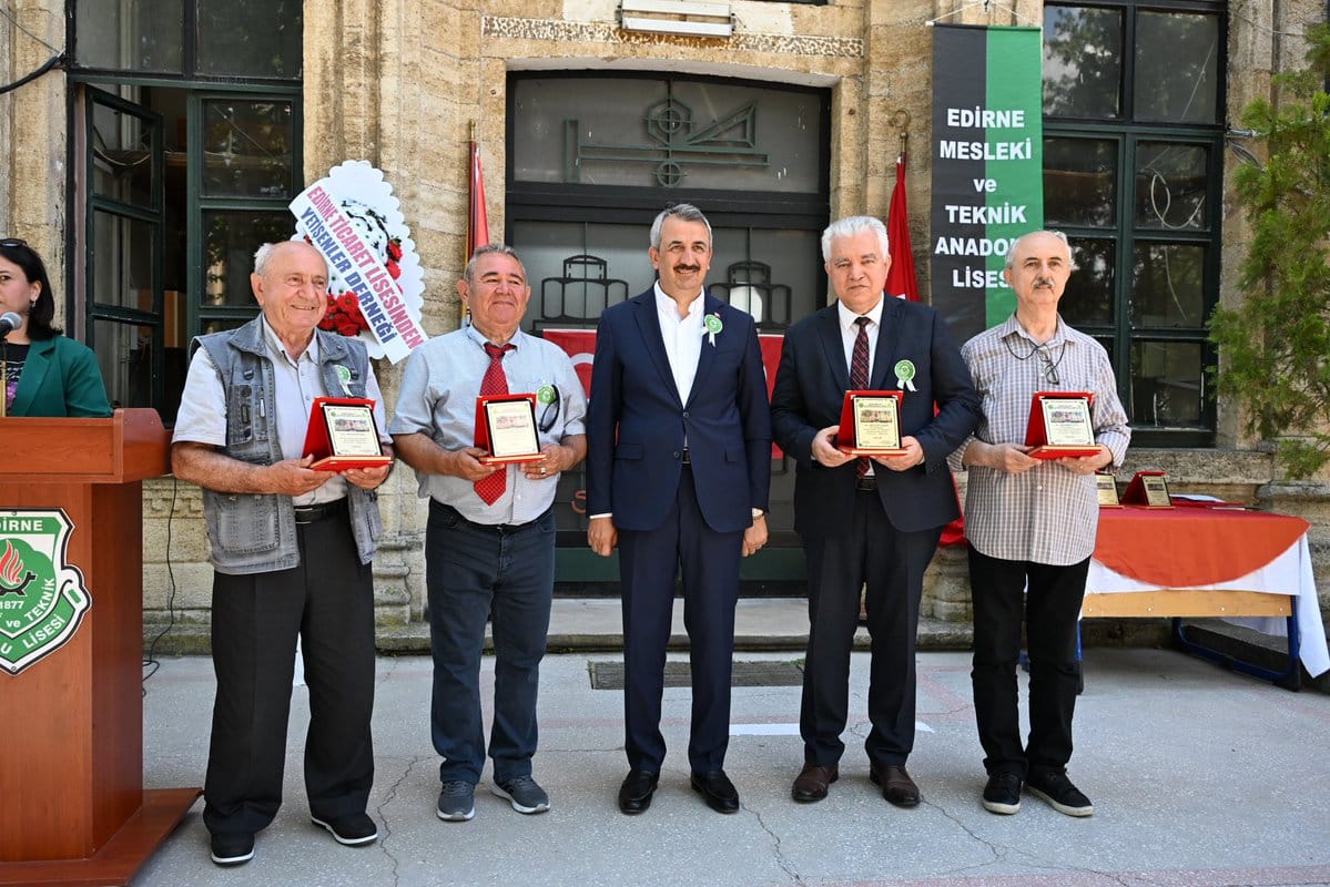 Vali Sezer’den Pilav Günü Sürprizi