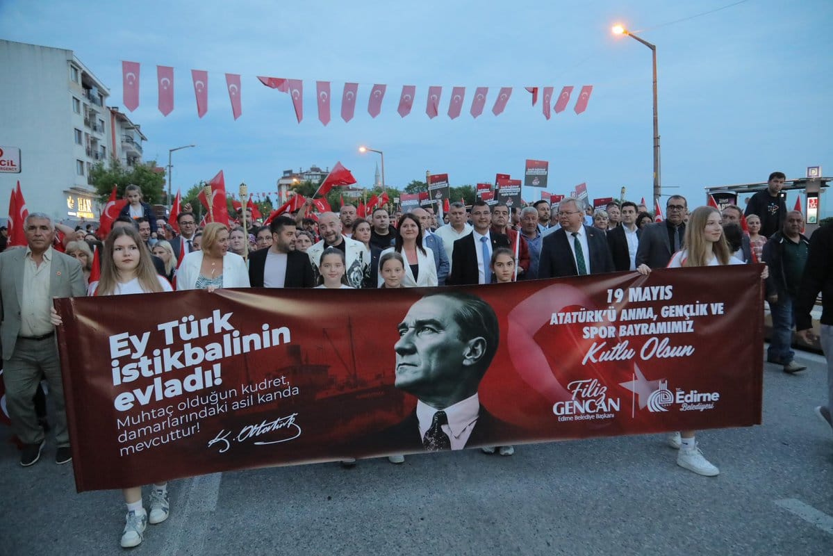 Edirne’de 19 Mayıs coşkusu: Fener Alayı ile bağımsızlık yürüyüşü