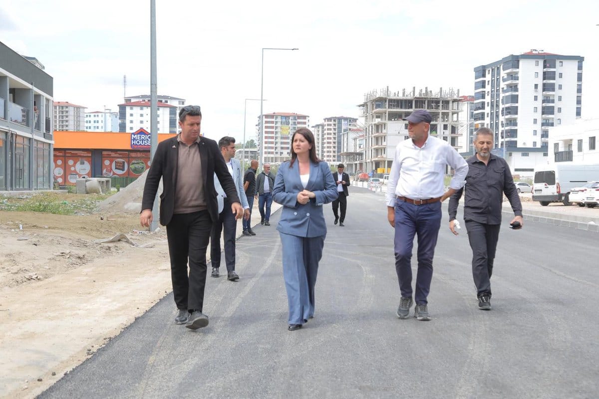 Edirne’de Kuvayi Milliye Bulvarı’na Sıcak Asfalt