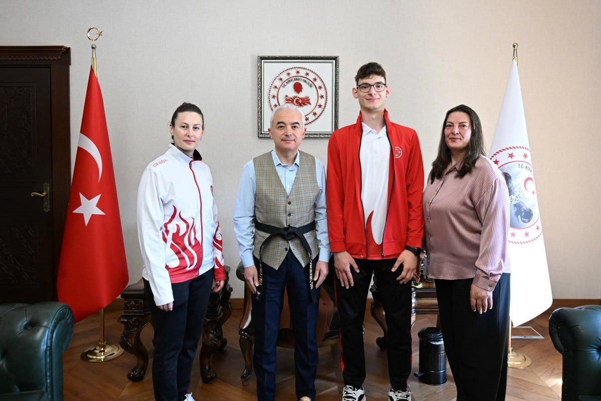 Vali Turan’dan Taekwondo Şampiyonuna Anlamlı Kabul
