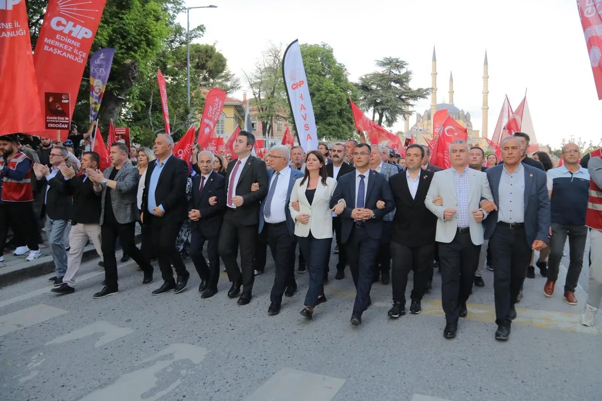 Edirne’de demokrasi için omuz omuza yürüdüler