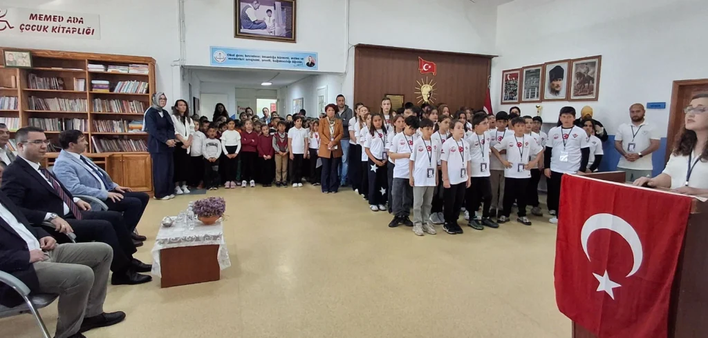 Bozcaada Belediye Başkanı Yahya Göztepe, İstiklal Ortaokulu TÜBİTAK 4006 Bilim Fuarı’nda öğrencilerle buluştu. Gençlerin bilimsel projeleri ve etkinlik detayları burada.