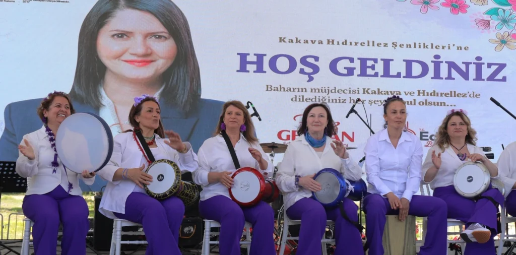 Edirne Belediye Başkanlığı organizasyonuyla düzenlenen Kakava ve Hıdırellez Şenlikleri Sarayiçi'nde başladı. Dev ateş, ritüeller ve bahar coşkusu Edirne'de sizi bekliyor.