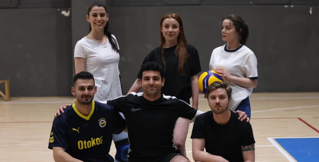 Kapaklı Belediyesi'nin 25 takımlı dev voleybol turnuvası başladı! Pınarca İlkan Karaman Spor Salonu'ndaki maçlar ve turnuva detayları için haberimizi okuyun. Kapaklı Haberler