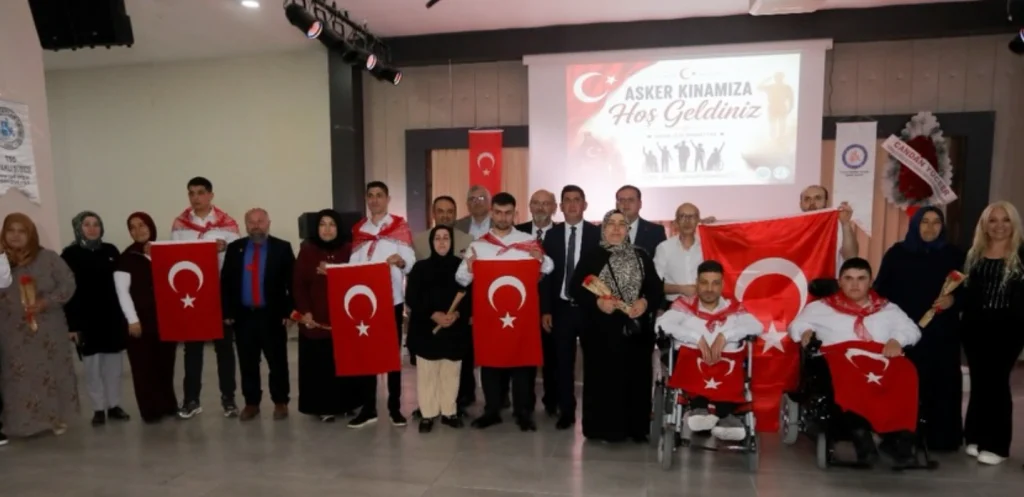 Kapaklı'da özel bireyler için düzenlenen asker kınası etkinliği büyük ilgi gördü. Engelliler Haftası kapsamında yapılan bu anlamlı törenin detayları haberimizde. Kapaklı Haberler