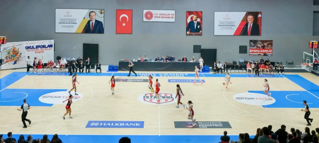 Kırklareli Belediyesi FBO, deplasmanda İstanbul GSK'yı 100-81 yenerek Süper Lig yolunda dev bir adım attı. 6 Mayıs'taki büyük rövanş için nefesler tutuldu. Kırklareli Haberler