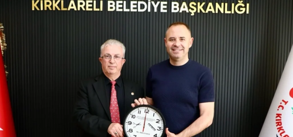 Kırklareli Belediyesi'nde esnaf zirvesi! Başkan Derya Bulut, Berberler ve Kuaförler Odası yönetimi ile bir araya gelerek kentin ticari hayatına dair önemli istişarelerde bulundu. Ziyaret detayları haberimizde. Kırklareli Haberler
