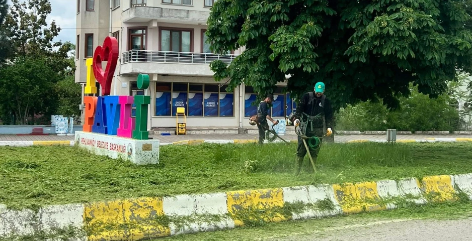 Pehlivanköy Belediyesi, Kurban Bayramı öncesi ilçe genelinde temizlik ve bakım seferberliği başlattı. Camiler, kabristanlar ve parklar bayrama hazırlanıyor.