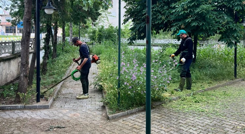 Pehlivanköy Belediyesi, Kurban Bayramı öncesi ilçe genelinde temizlik ve bakım seferberliği başlattı. Camiler, kabristanlar ve parklar bayrama hazırlanıyor.