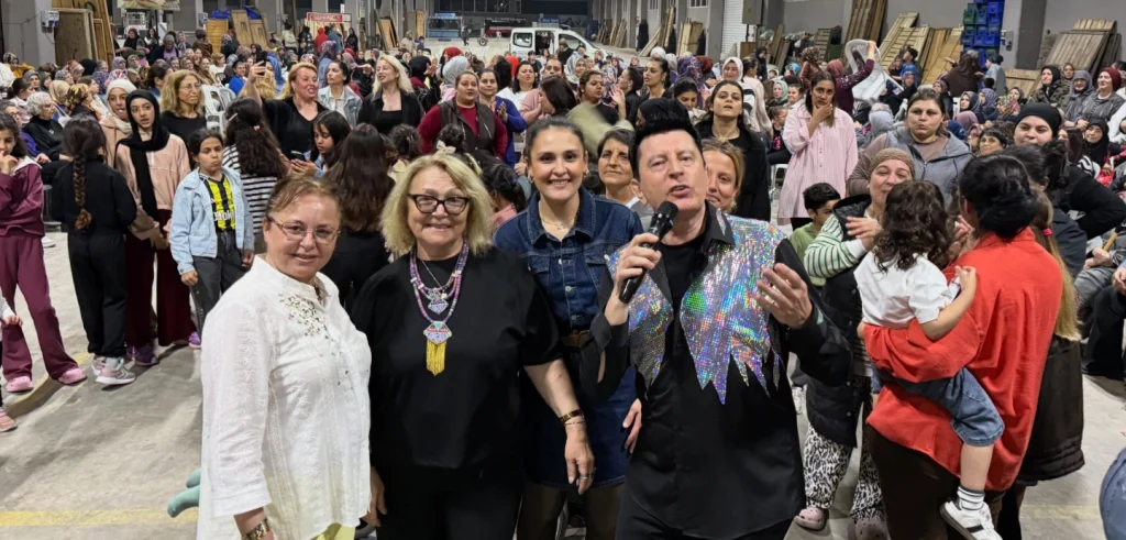 Lapseki Belediyesi tarafından düzenlenen Anneler Günü konserinde Hüseyin Gökçeler sahne aldı. Belediye Başkanı Atilla Öztürk ve ilçe sakinlerinin katıldığı etkinliğin tüm detayları haberimizde. Lapseki Haberler