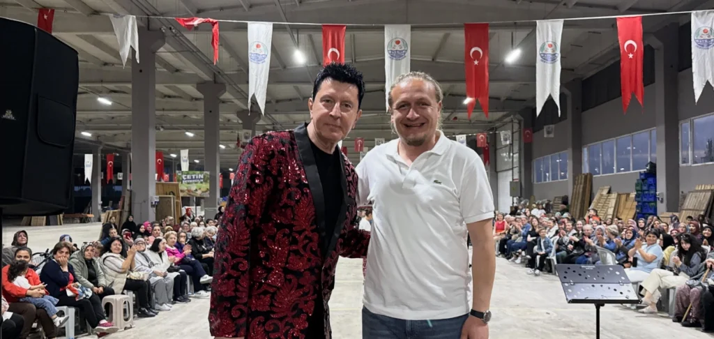 Lapseki Belediyesi tarafından düzenlenen Anneler Günü konserinde Hüseyin Gökçeler sahne aldı. Belediye Başkanı Atilla Öztürk ve ilçe sakinlerinin katıldığı etkinliğin tüm detayları haberimizde. Lapseki Haberler