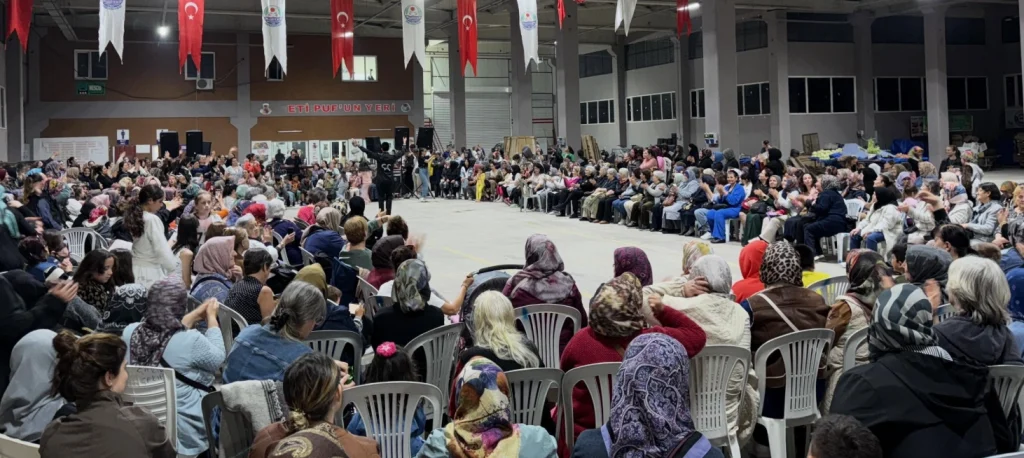 Lapseki Belediyesi tarafından düzenlenen Anneler Günü konserinde Hüseyin Gökçeler sahne aldı. Belediye Başkanı Atilla Öztürk ve ilçe sakinlerinin katıldığı etkinliğin tüm detayları haberimizde. Lapseki Haberler