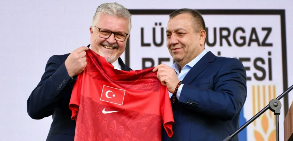 Dr. Murat Gerenli, Lüleburgaz Karadeniz Bahar Şenlikleri açılışında birlik mesajı verdi. Karadeniz kültürünün en güzel örnekleri bu şenlikte buluştu. Detaylar için tıklayın. Lüleburgaz Haberler