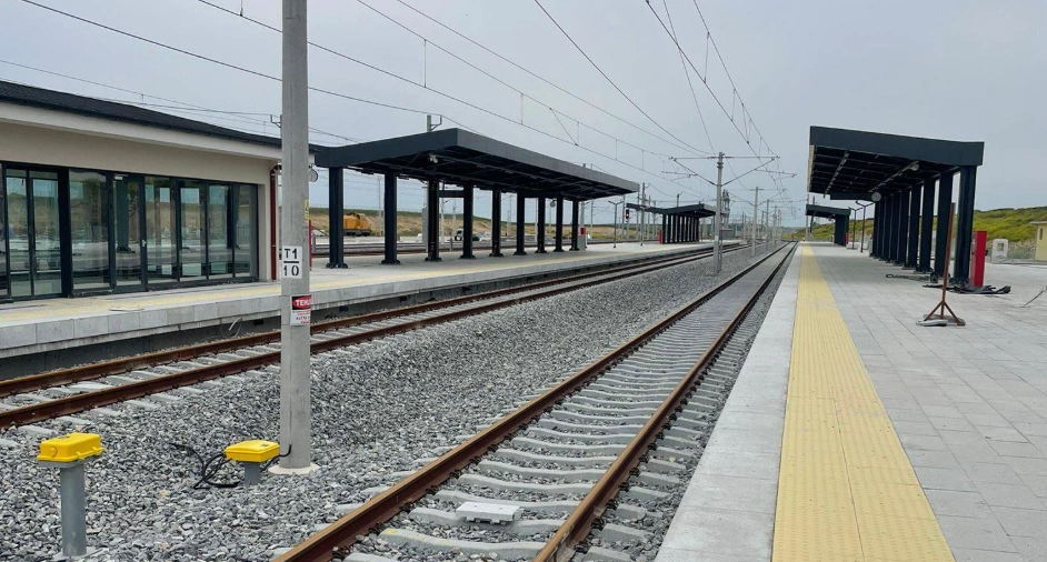 Dr. Murat Gerenli, yeni TCDD Lüleburgaz Garı inşaatını inceledi. Hızlı tren hattı ve çevre yolu ile desteklenen proje, Lüleburgaz'ın ulaşım altyapısını dünya standartlarına taşıyacak. Lüleburgaz Haberler