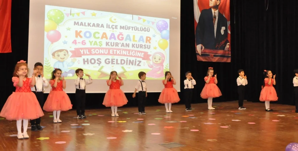 Malkara'da minik kalplerin yıl sonu coşkusu! Kaymakam Haluk Koç'un katılımıyla Koca Ağalar Camii 4-6 yaş grubu öğrencilerinin hazırladığı özel program nefes kesti. Malkara Habererler