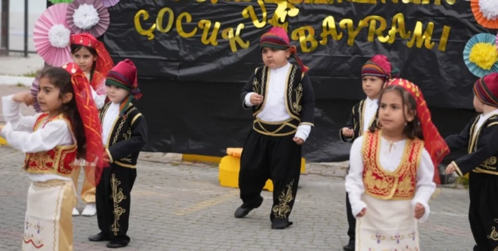 Marmaraereğlisi Belediye Başkanı Onur Bozkurter, Zübeyde Hanım Okul Öncesi Merkezi’nin düzenlediği Anne Çocuk Etkinliği’ne katıldı. Detaylar ve özel anlar haberimizde. Marmaraereğlisi Haberler