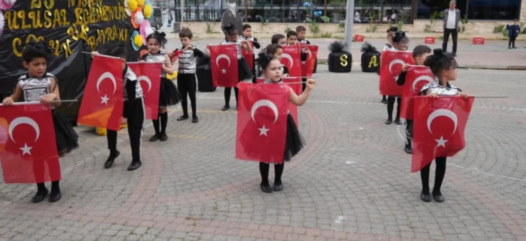 Marmaraereğlisi Belediye Başkanı Onur Bozkurter, Zübeyde Hanım Okul Öncesi Merkezi’nin düzenlediği Anne Çocuk Etkinliği’ne katıldı. Detaylar ve özel anlar haberimizde. Marmaraereğlisi Haberler