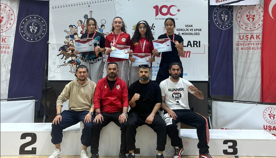 Demirköy Belediyespor Kulübü'nden tarihi başarı! Muay Thai Türkiye Şampiyonası'nda iki gümüş madalya kazanan Odina Baratova ve Sümeyye Aybüke Üri ilçeyi gururlandırdı.