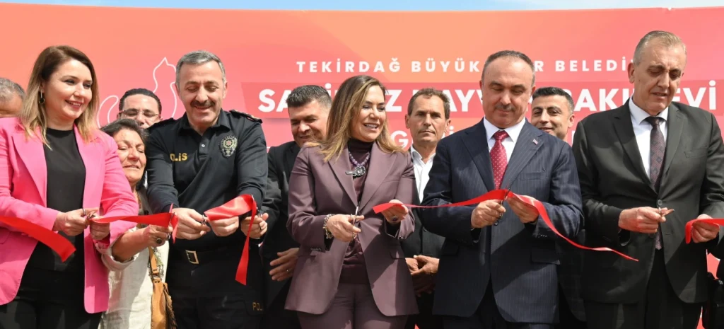 Tekirdağ ve Marmaraereğlisi için büyük önem taşıyan Sahipsiz Hayvan Bakımevi 2. Etap açılışı gerçekleştirildi. Can dostlarımız için modern yaşam standartları sunan projenin detayları ve protokol açıklamaları haberimizde. Tekirdağ Haberler
