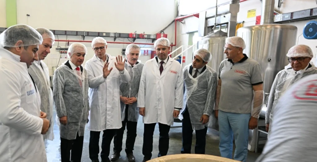 Kırklareli Belediye Başkanı Derya Bulut, Vali Uğur Turan ile birlikte TATSAN Helva'yı ziyaret ederek üretim ve ihracat başarısını yerinde inceledi. Kırklareli sanayisinin gücü ve istihdam hedefleri masaya yatırıldı. Kırklareli Haberler