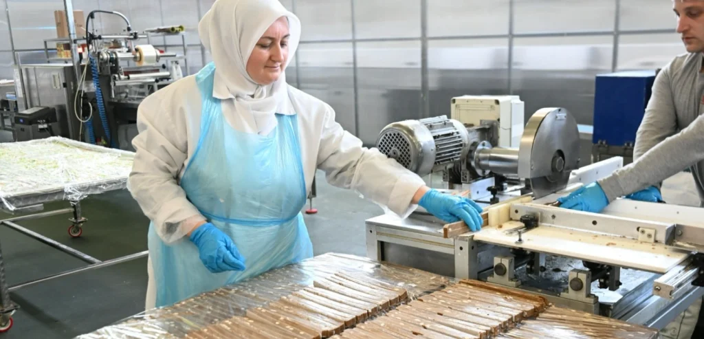 Kırklareli Belediye Başkanı Derya Bulut, Vali Uğur Turan ile birlikte TATSAN Helva'yı ziyaret ederek üretim ve ihracat başarısını yerinde inceledi. Kırklareli sanayisinin gücü ve istihdam hedefleri masaya yatırıldı. Kırklareli Haberler