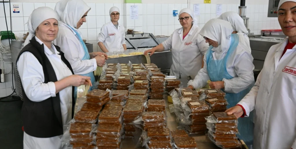 Kırklareli Belediye Başkanı Derya Bulut, Vali Uğur Turan ile birlikte TATSAN Helva'yı ziyaret ederek üretim ve ihracat başarısını yerinde inceledi. Kırklareli sanayisinin gücü ve istihdam hedefleri masaya yatırıldı. Kırklareli Haberler