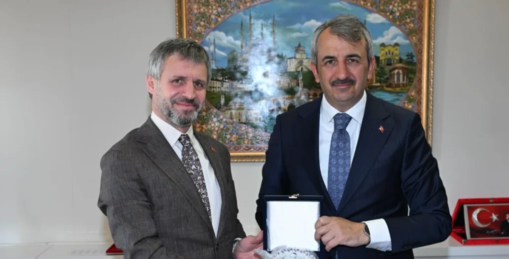 TÜİK Başkan Yardımcısı Dr. Aydın Keskin Kadıoğlu ve heyeti, 100. yıl dönümü etkinlikleri kapsamında Edirne Valisi Yunus Sezer'i ziyaret ederek istatistiğin önemini görüştü.