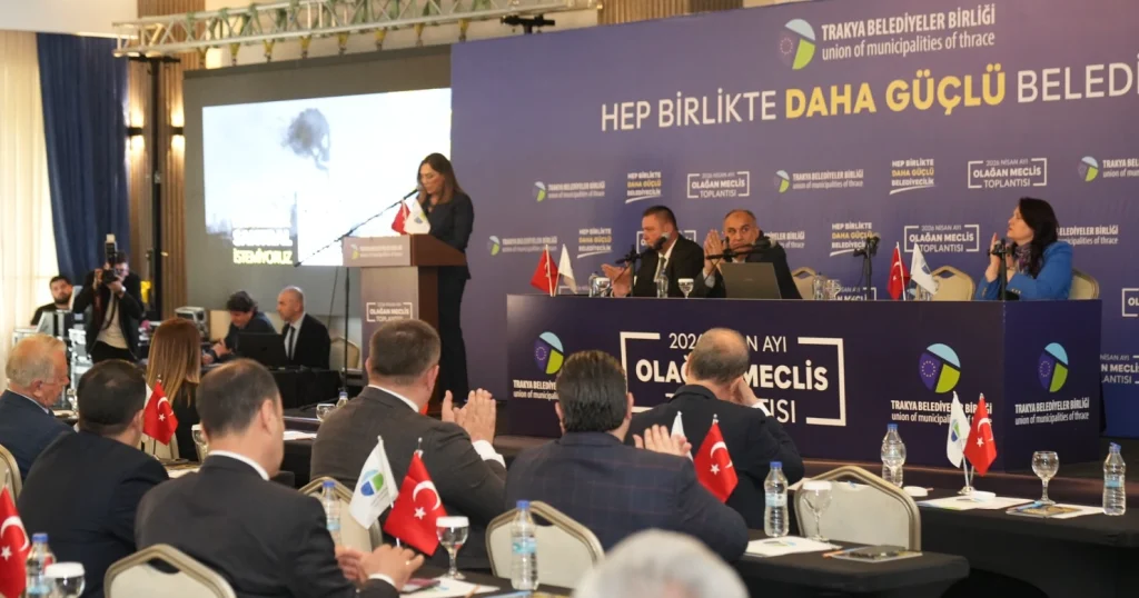 Marmaraereğlisi Belediyesi, Trakya Belediyeler Birliği 2026 Nisan meclis toplantısına katılarak bölgenin kalkınması için alınan kritik kararlara imza attı. Ortak akıl ve güçlü belediyecilik vurgusuyla Trakya'nın geleceği planlanıyor. Marmaraereğlisi Haberler 