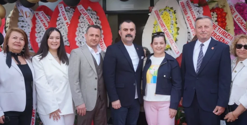 Uzunköprü'de yeni bir ticaret dönemi başlıyor! Belediye Başkanı Ediz Martin'in katılımıyla Ümit Ergene Travel açıldı. İlçenin ekonomi ve turizm potansiyeline dair tüm detaylar haberimizde. Uzunköprü Haberler