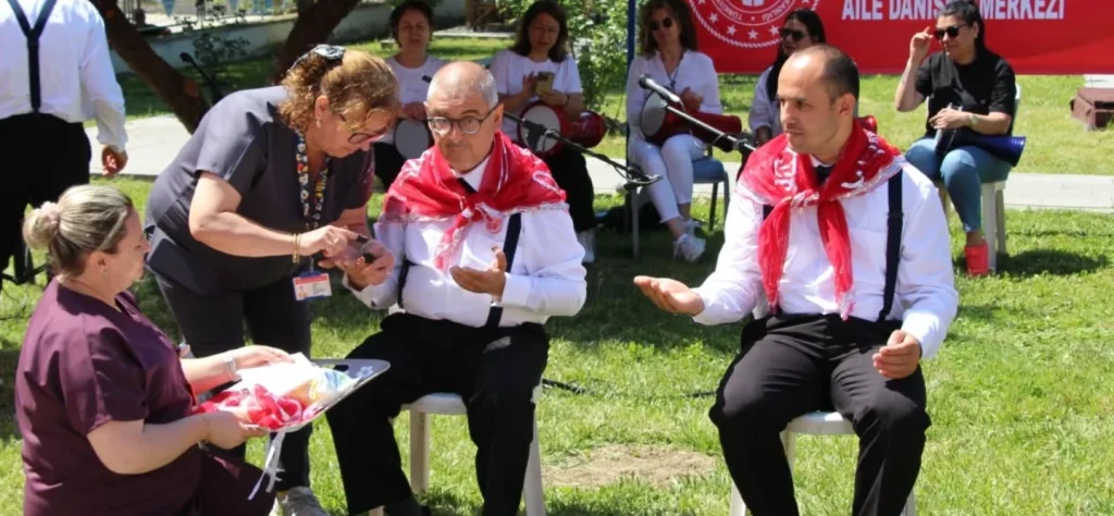 Uzunköprü'de Engelliler Haftası büyük bir coşkuyla kutlandı! Belediye Başkanı Ediz Martin'in katıldığı özel etkinlikteki çerçeve atölyesi ve renkli anlar haberimizde. Uzunköprü Haberler
