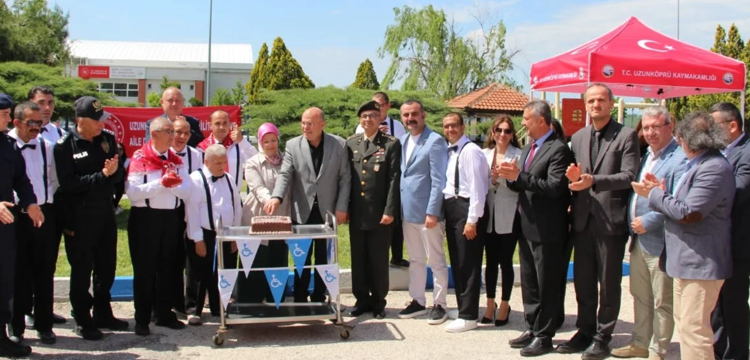 Uzunköprü’de Kalpler Engelleri Sevgiyle Aştı