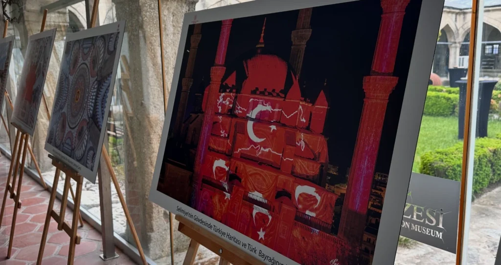 Edirne Valisi Yunus Sezer, Vakıf Haftası etkinlikleri kapsamında Cemil Şahin ve Saime Güler’in "Edirne’de Vakıf Medeniyetinin Zarafeti" sergisini açtı. Detaylar haberimizde. Edirne Haberler