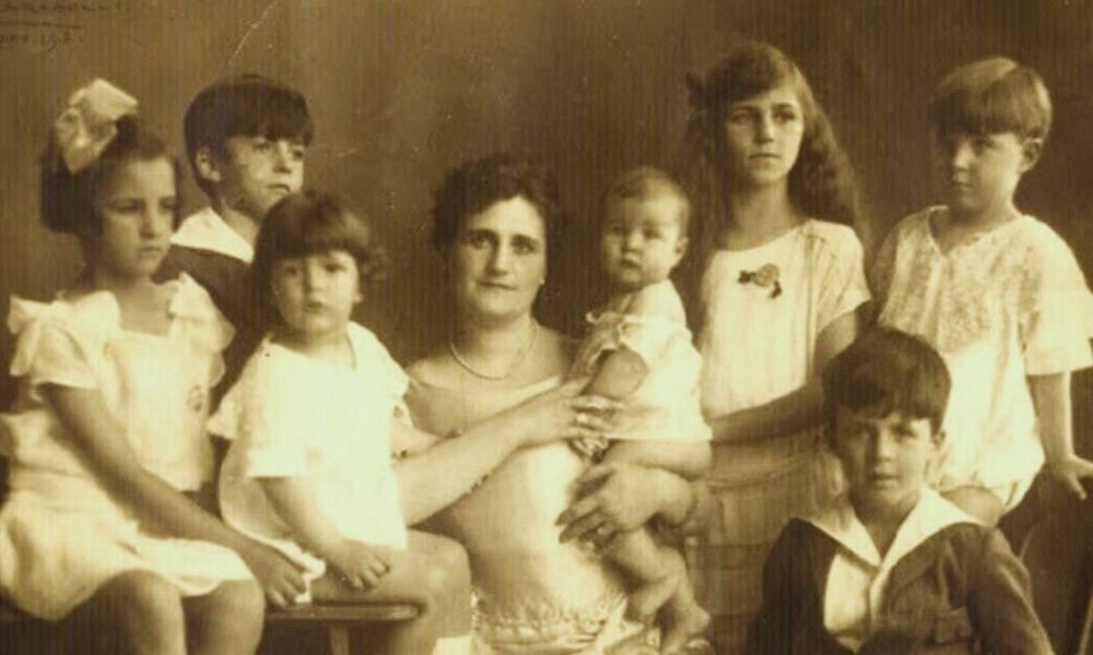 Tarihin en çok doğum yapan kadını Valentina Vassilyev kimdir? 69 çocuk doğuran Rus kadının tıp dünyasını sarsan hikayesi ve biyolojik gerçekliği hakkında tüm detaylar.