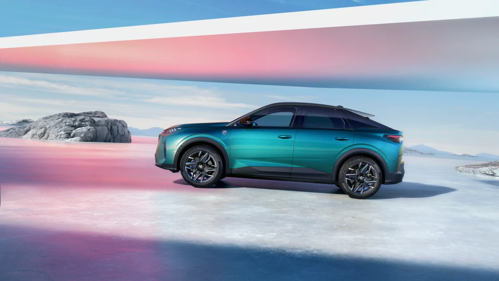 Yeni Peugeot 5008 modelinin teknik özellikleri, iç mekan tasarımı ve elektrikli motor seçenekleri hakkında kapsamlı inceleme. 21" Panoramik i-Cockpit ve 7 kişilik kapasite ile tanışın.