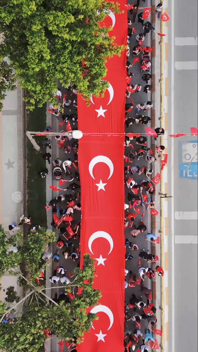 Edirne’de 19 Mayıs Coşkusu: Fener Alayı ve Emre Aydın Konseri