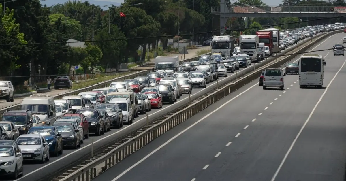Bayram dönüşü başladı: Tekirdağ’da trafik yoğunluğu had safhada