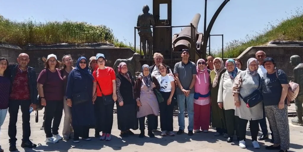 Muratlı Belediyesi'nden engelli vatandaşlara özel Çanakkale turu! Varol Türel'in öncülüğünde düzenlenen Engelliler Haftası etkinliğiyle tarihi yarımadada duygu dolu anlar yaşandı. Muratlı Haberler