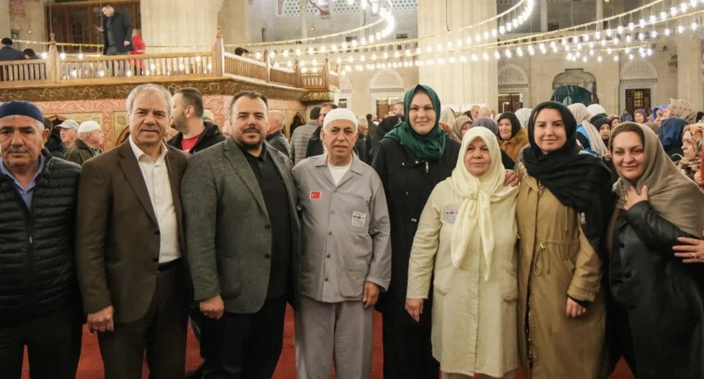 Edirne Selimiye Camii'nde düzenlenen duygusal törenle hacı adayları kutsal topraklara uğurlandı. Belgin İba ve Rasim Özgün'ün katıldığı törende dualar ve yağmurun bereketi eşliğinde hac yolculuğu başladı. Edirne Haberler