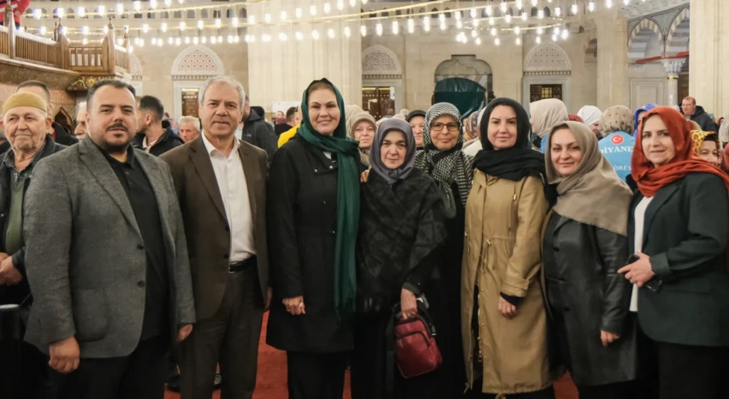 Edirne Selimiye Camii'nde düzenlenen duygusal törenle hacı adayları kutsal topraklara uğurlandı. Belgin İba ve Rasim Özgün'ün katıldığı törende dualar ve yağmurun bereketi eşliğinde hac yolculuğu başladı. Edirne Haberler