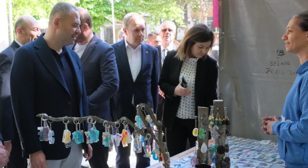 Kırklareli'de teknoloji fırtınası! Başkan Derya Bulut'un katılımıyla gerçekleşen mimARTech’26 Teknoloji Sergisi ve Robot Yarışması detayları burada. Gençlerin inovatif projeleri ve robotik yarışmalardaki büyük heyecanı haberimizde. Kırklareli Haberler