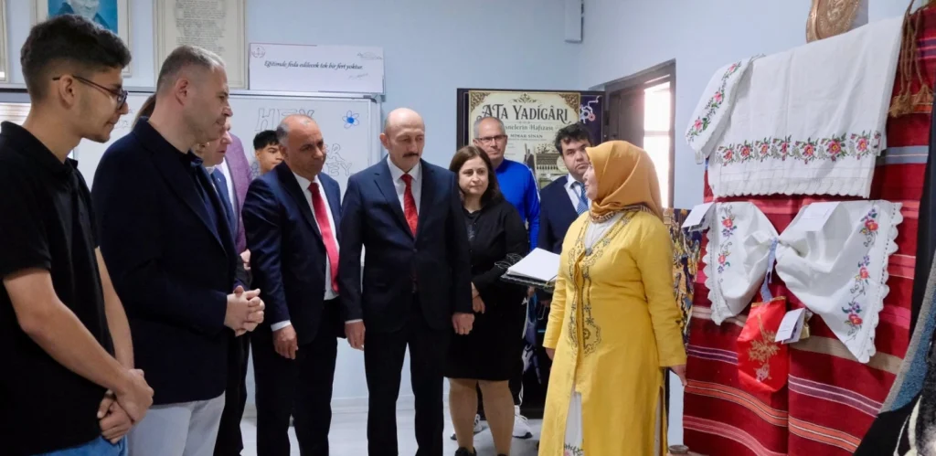 Kırklareli'de teknoloji fırtınası! Başkan Derya Bulut'un katılımıyla gerçekleşen mimARTech’26 Teknoloji Sergisi ve Robot Yarışması detayları burada. Gençlerin inovatif projeleri ve robotik yarışmalardaki büyük heyecanı haberimizde. Kırklareli Haberler