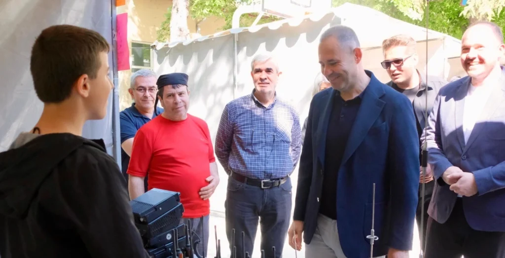 Kırklareli'de teknoloji fırtınası! Başkan Derya Bulut'un katılımıyla gerçekleşen mimARTech’26 Teknoloji Sergisi ve Robot Yarışması detayları burada. Gençlerin inovatif projeleri ve robotik yarışmalardaki büyük heyecanı haberimizde. Kırklareli Haberler