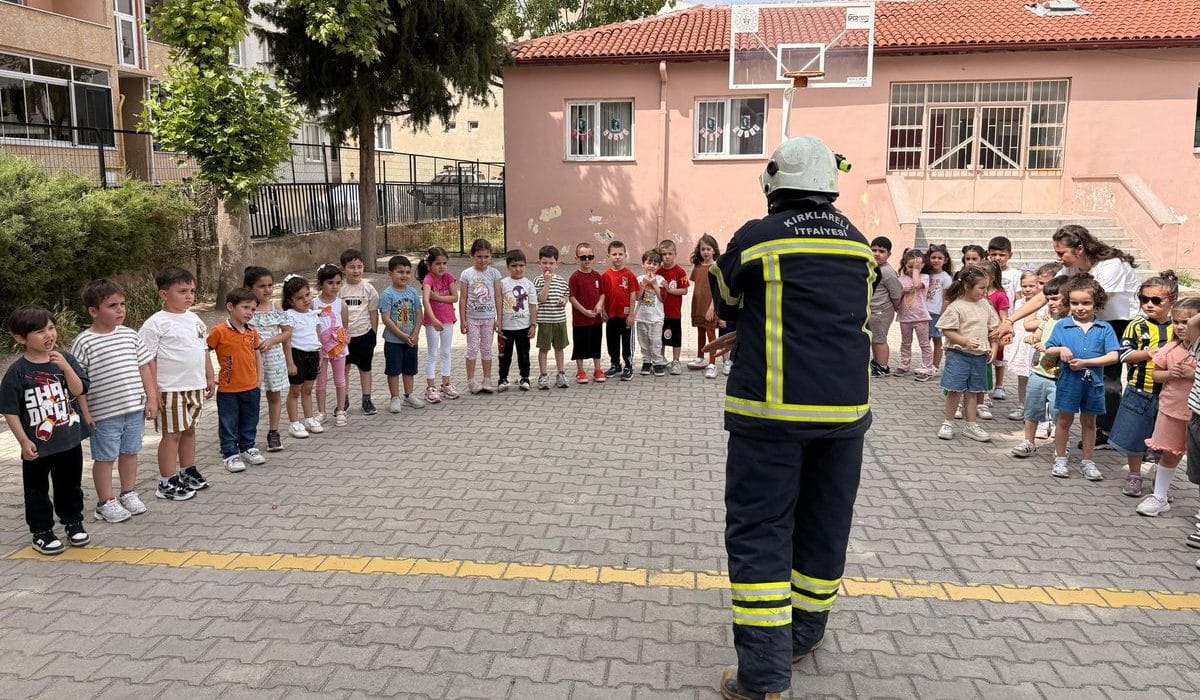 Minikler İtfaiyeyi Tanıdı: Atatürk Anaokulu’nda Bilgilendirme Etkinliği