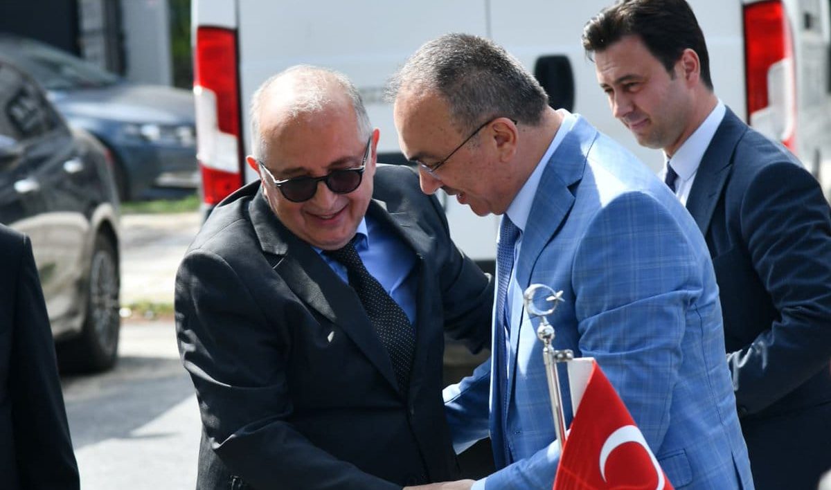 Vali Soytürk’ten hayırsever Saim Buyruk’a teşekkür belgesi