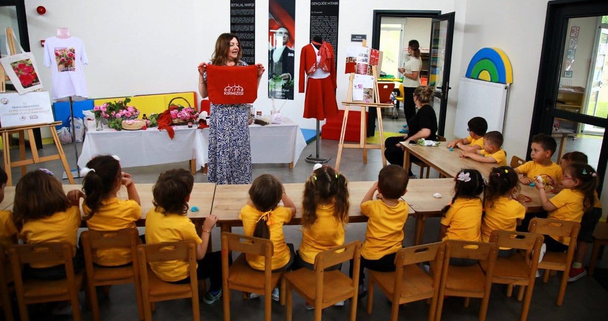 Minik Eller Edirne Kırmızısı’nı Dokudu